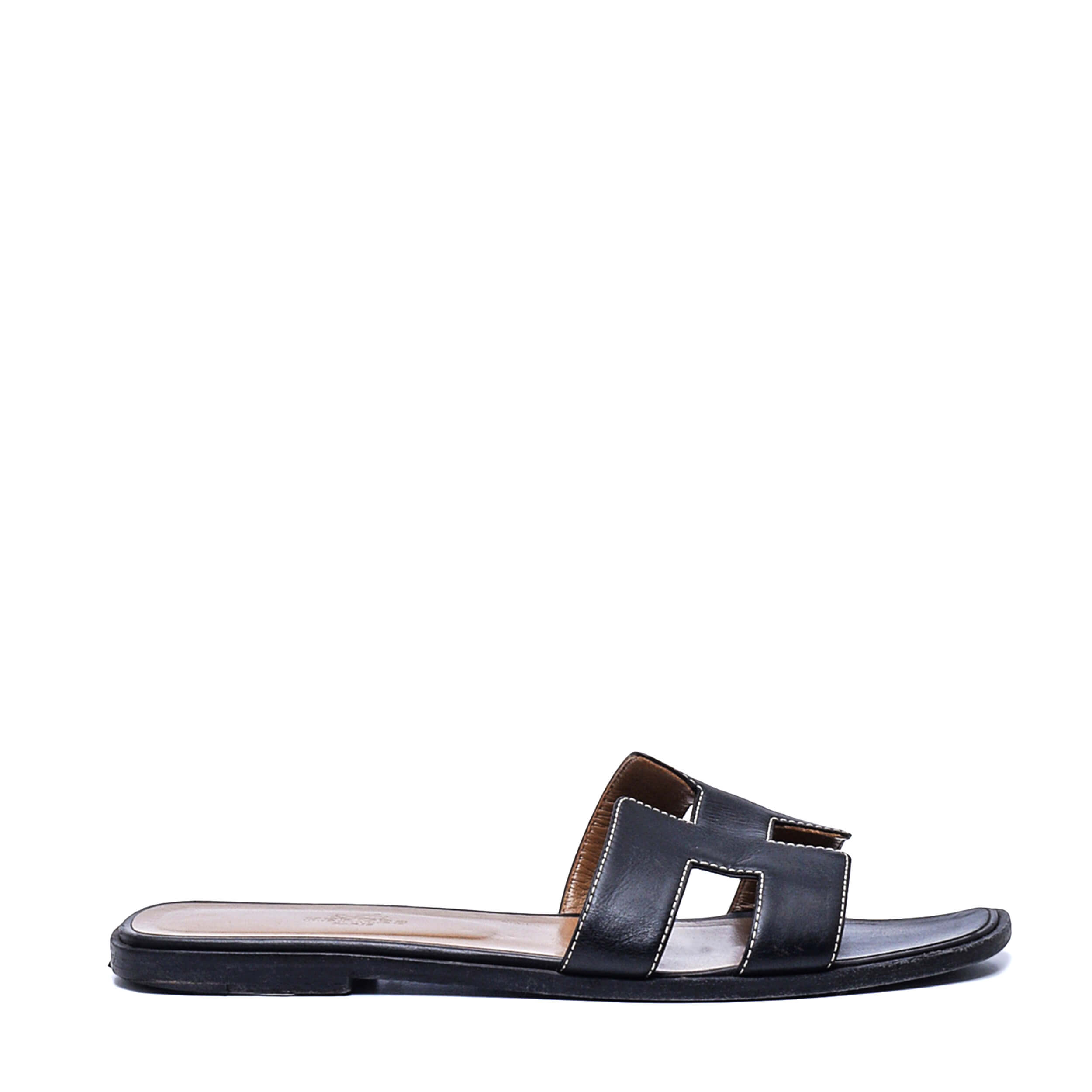 Hermes - Black Leather Oran Sandals / 40